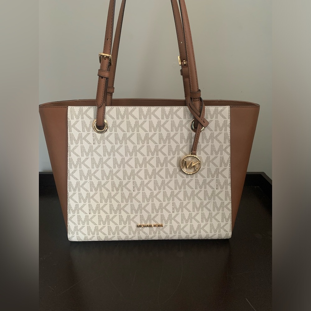 Michael Kors Purse - Picture 1 of 6